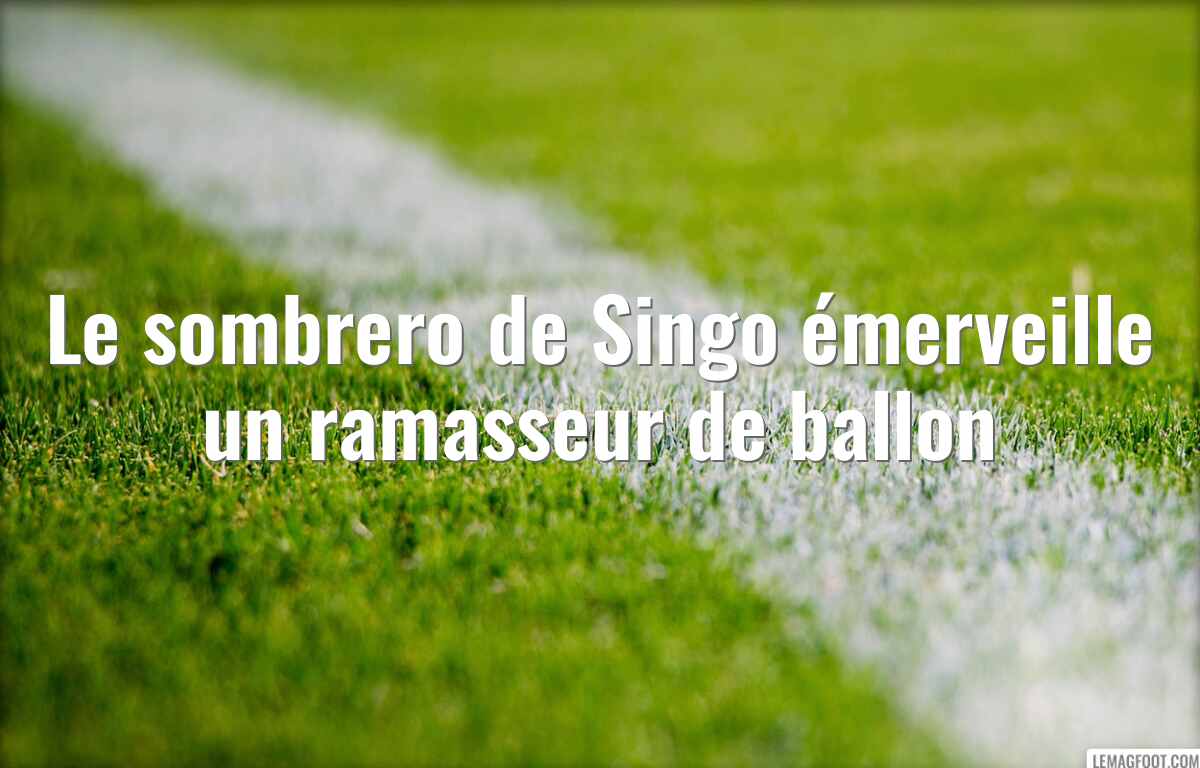 Le sombrero de Singo émerveille un ramasseur de ballon